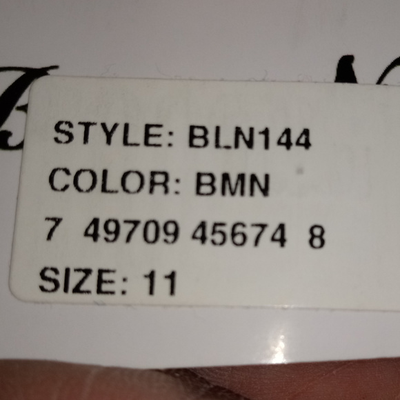 Blondie nites Prom gown - Picture 2 of 5